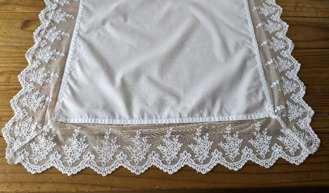 Altar cloth, Polcotton with lace edging